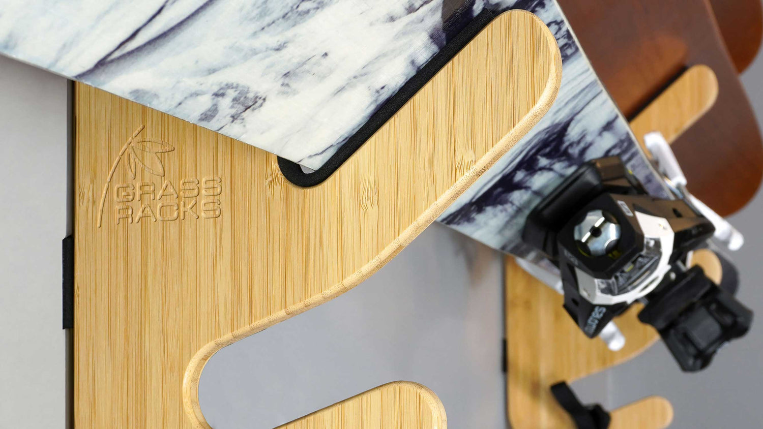 Best Horizontal Wall Ski Mount Grassracks Hallsteiner